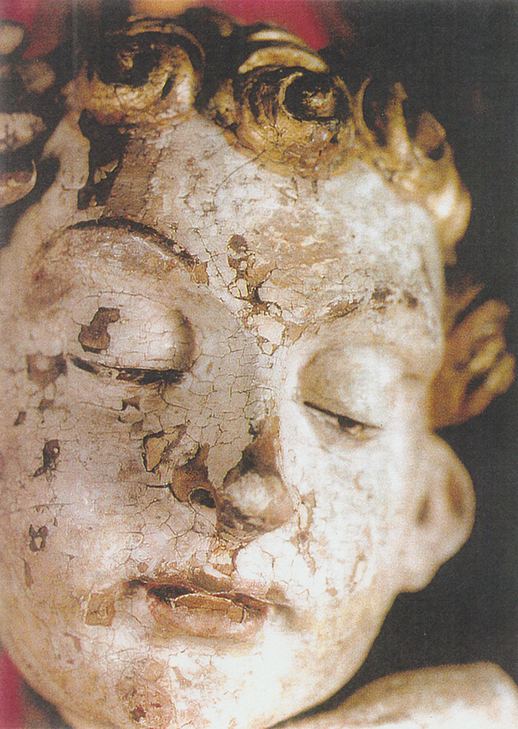 Détail d'une polychromie avant restauration